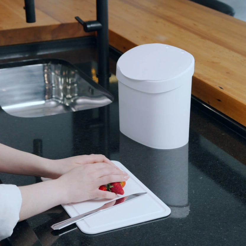 lixeira com tampa basic 4 litros